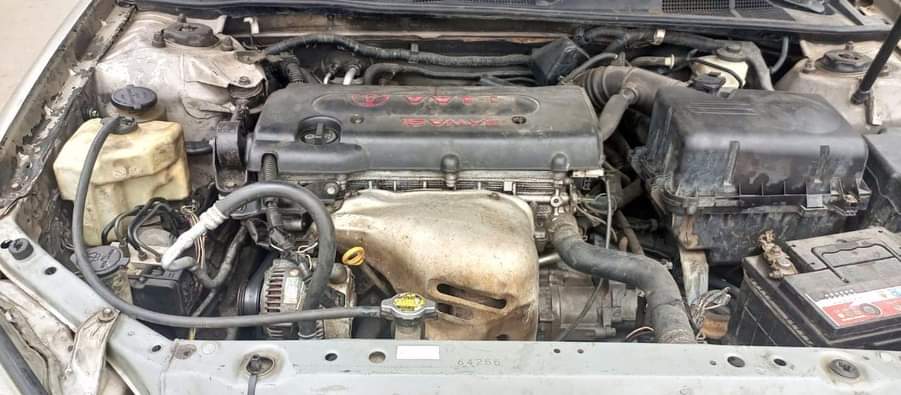 A picture of Toyota Camry 2005 XLE 4 plug Toks standard Clean in