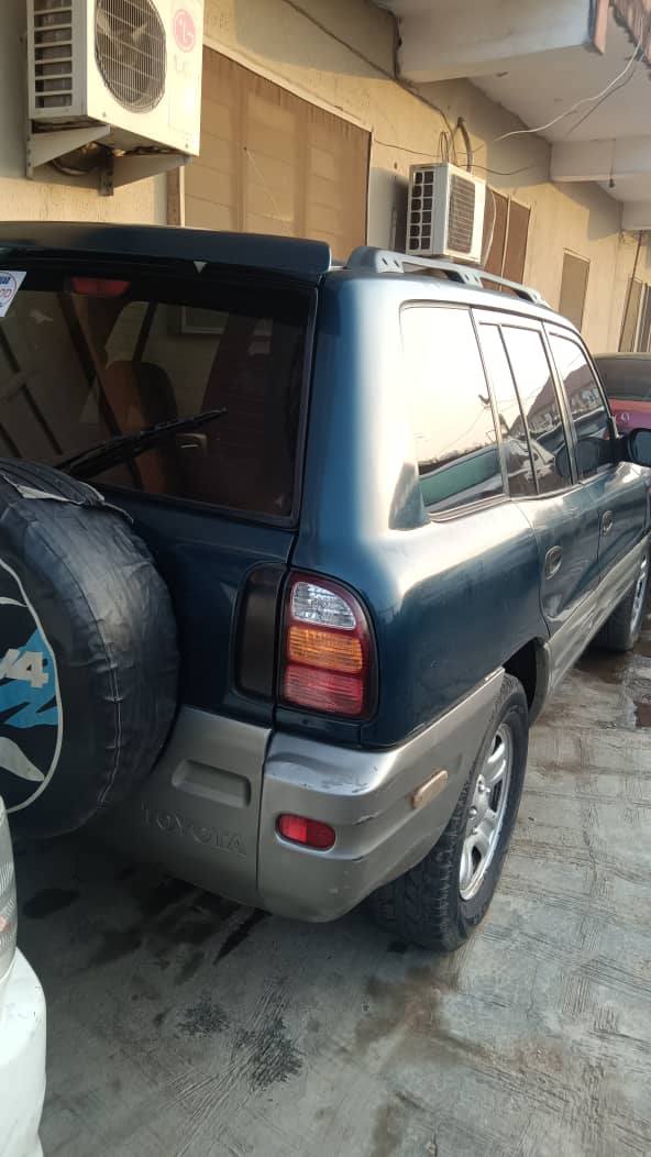 A picture of Nigerian used Toyota Rav 4