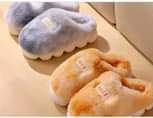 A picture of trading fashion slippers