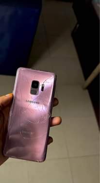 A picture of Samsung s9