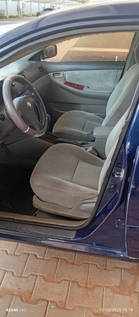 A picture of 2004 TOYOTA COROLLA LE.