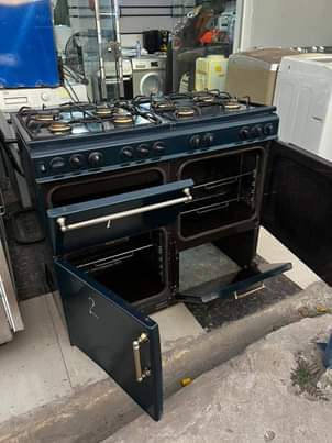 A picture of Jiko kubwaa plate 8 Full gass Bei ni 400000 Pigaa