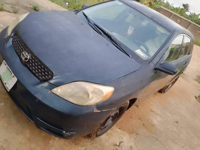 A picture of Toyota matrix 2004