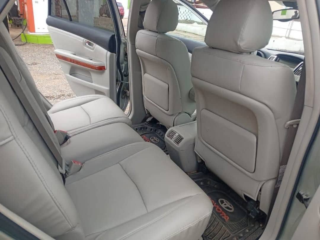 A picture of Lexus rx330