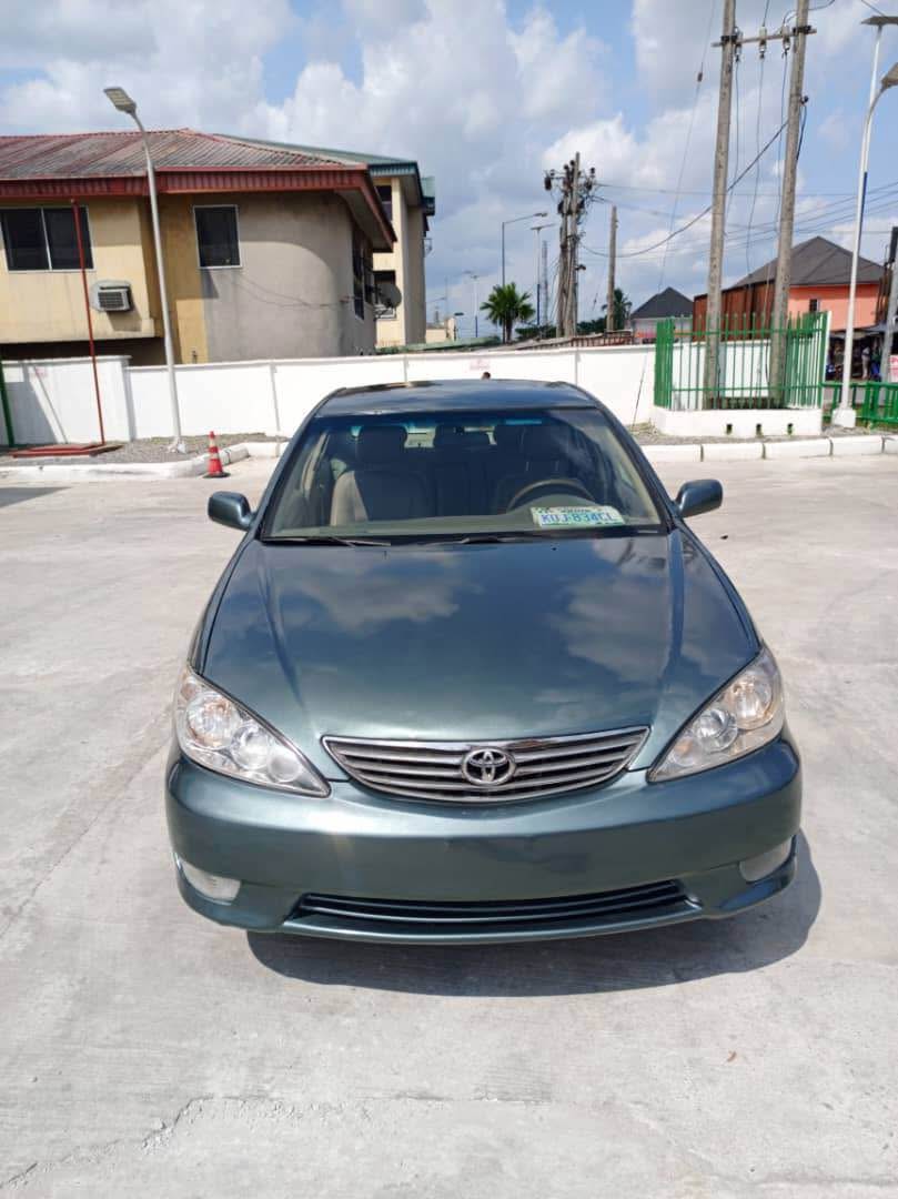 A picture of TOYOTA CAMRY