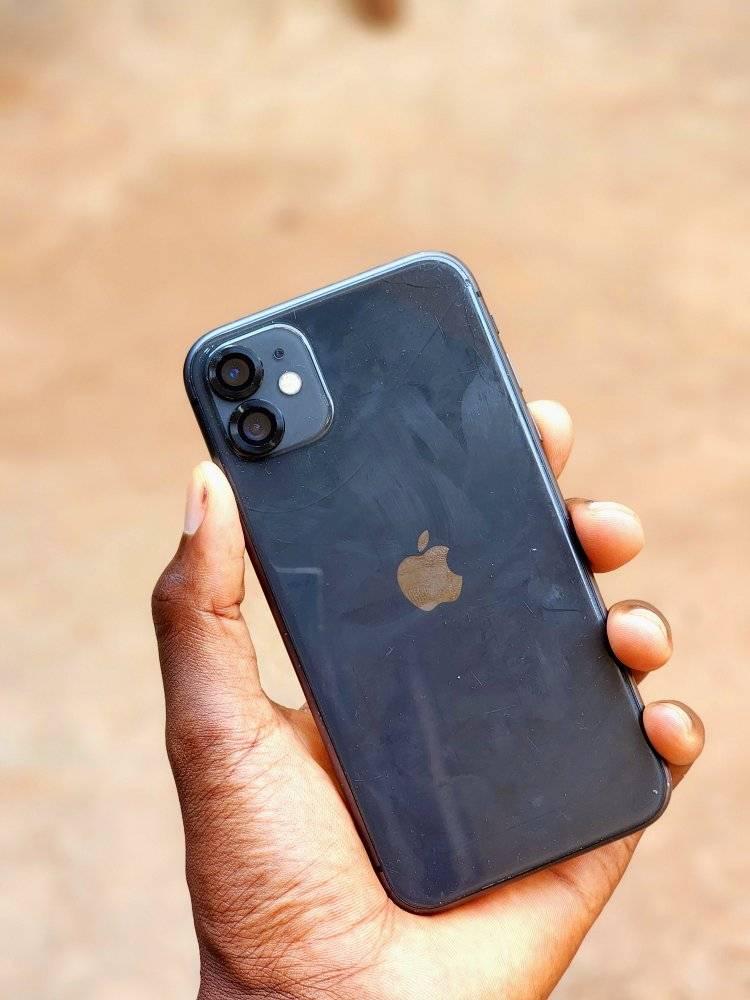 A picture of IPhone 11 64GB i need 400K FaceID Quick money needed