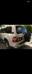 A picture of Land cruiser Kali sana ipo DSM