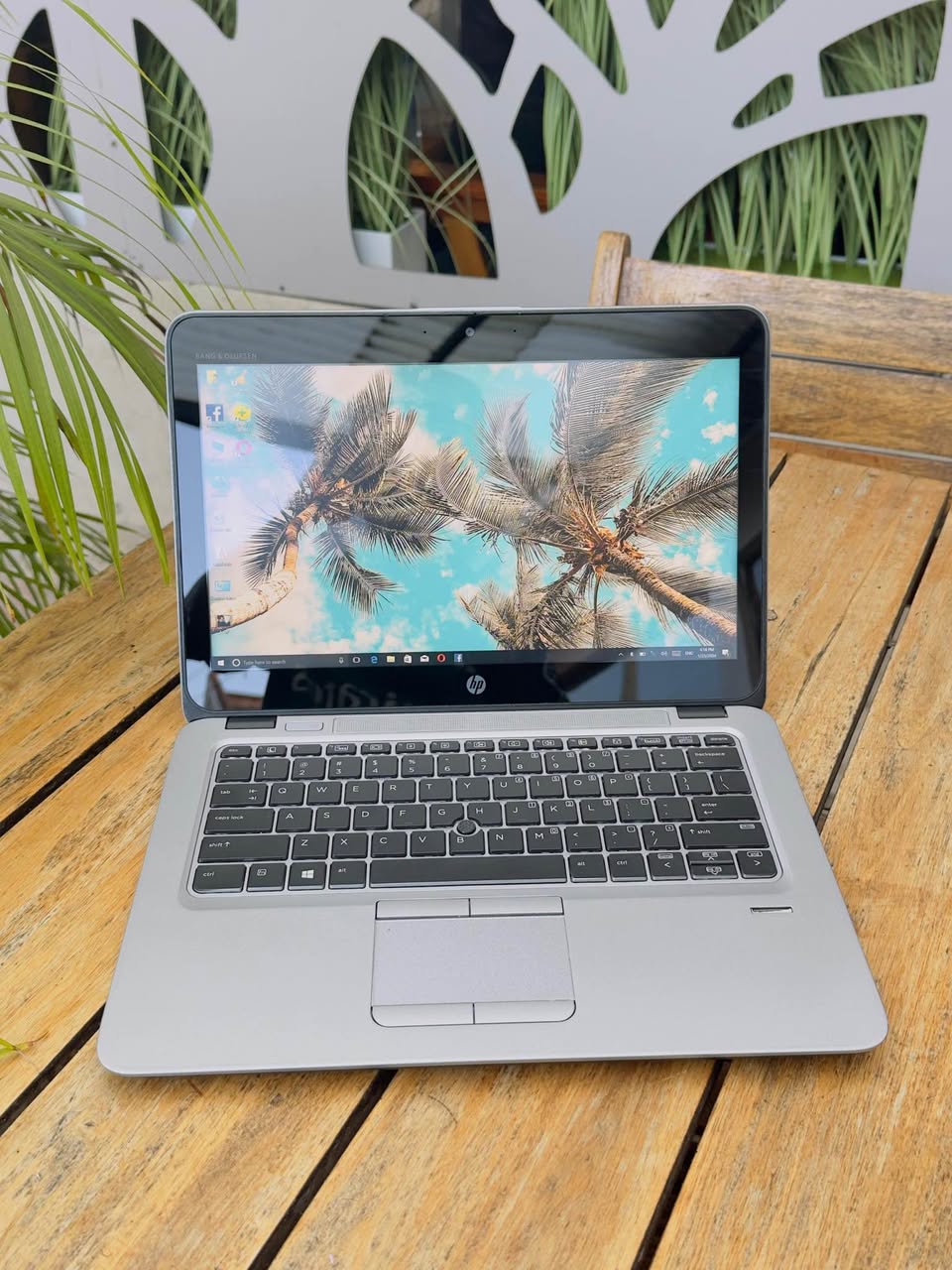 A picture of Hp elite book 820 g3