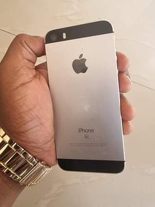 A picture of Iphone sE