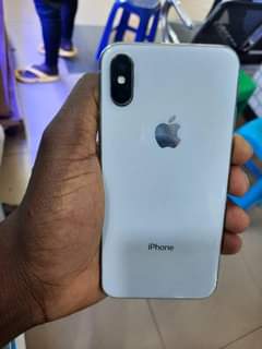 A picture of IPhone X 256gb at 590k