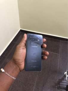 A picture of SAMSUNG S10 5G 