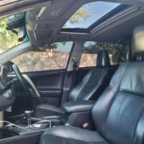 A picture of Toyota Rav 4 inauzwa