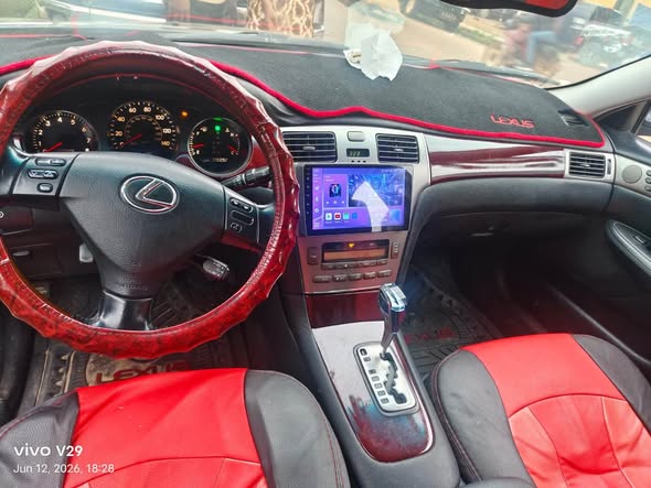 A picture of awoof lexus ES 330 2005 model full option tokunbo standard