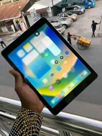 A picture of Ipad 9.7 GB128