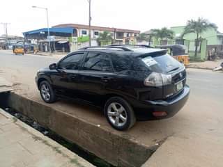 A picture of Super clean Lexus RX330 carefully used