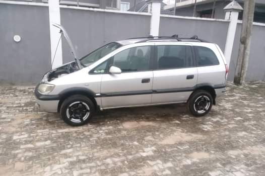 A picture of Opel zafira for sale first Body Engine Gear location.ibeju lekki