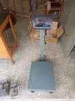 A picture of Computer scale and manual scale