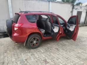 A picture of 2009 10 Toyota RAV4 V4 venza engine Less than a