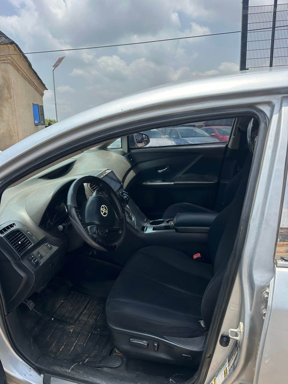 A picture of Amazing deal is here for grabs Used Toyota Venza 2013