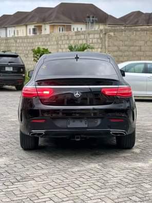 A picture of DIRECT TOKUNBO 2017 MERCEDES BENZ GLE43 AMG full Option Black