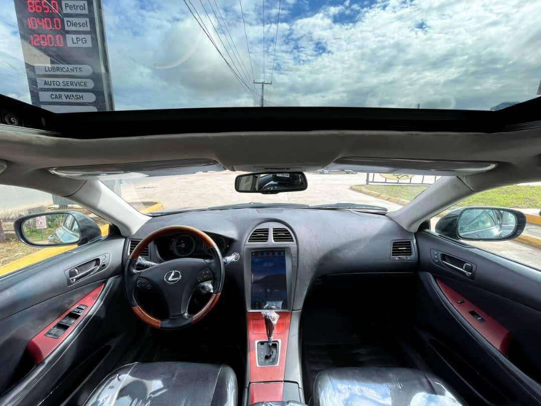 A picture of Lexus es350