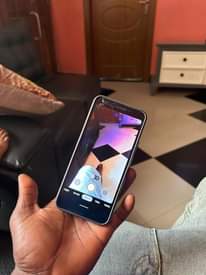 A picture of google 3a gb64 inakreck na doa ila inafanya kazi kila