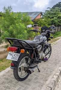 A picture of nauza pikipiki boxer kibomba bei 1 450 000