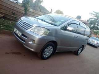 A picture of 2003 Toyota Noah