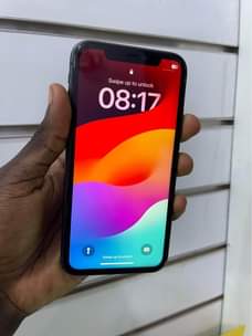 A picture of iPhone 11 clean like new 980k WhatsApp or call 0759979422