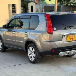 A picture of Nissan x trail DZX Cc1990 Year 2009 Color grey Music