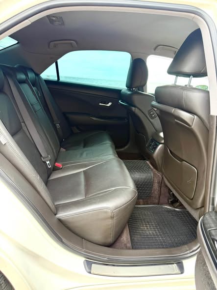 A picture of Toyota CROWN New Model EQs Price 24M Cc 2490 Year