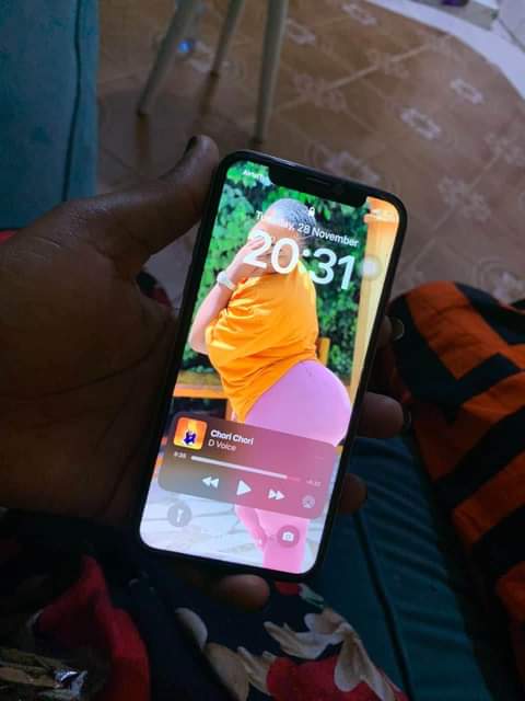 A picture of Iphone x max
