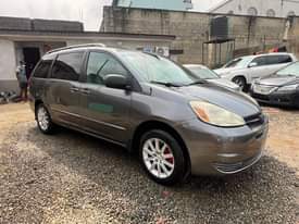 A picture of 2005 Toyota Sienna