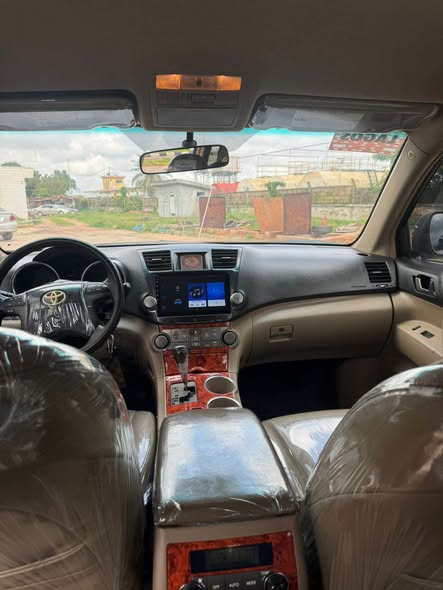 A picture of Toyota Highlander 2008 Model Sport Edition