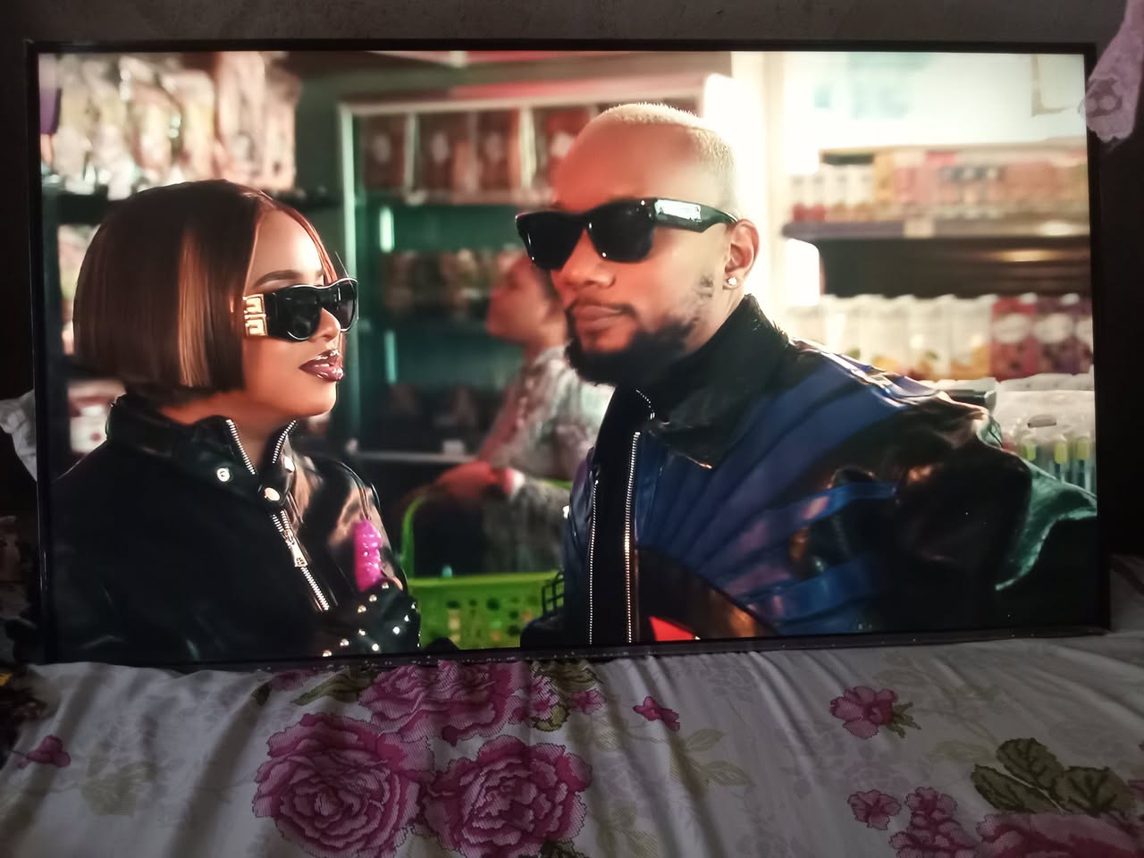 A picture of Tv inch 55 smart Android 630k call 0659270336