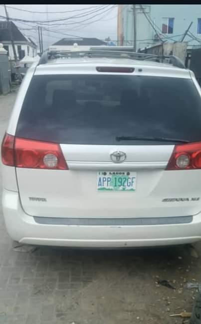 A picture of Neatly used Toyota sienna 007 for sale at affordable price.
