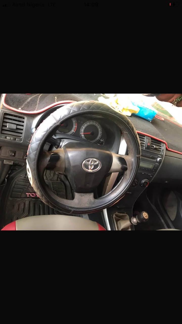 A picture of Toyota Corolla manual 08029557355