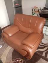 A picture of Comfortable second hand set of chairs it s center table