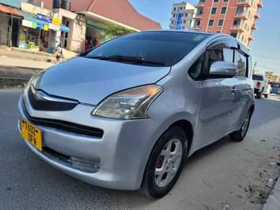A picture of TOYOTA RACTIS