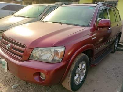A picture of Toyota Highlander 06