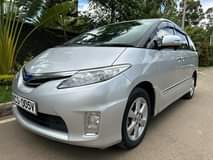 A picture of Toyota Estima Hybrid 2011 7 seater