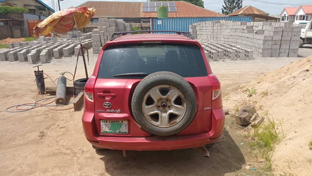 A picture of Toyota Rav4 4 plugs