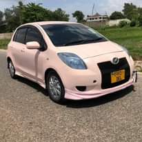 A picture of Toyota vitz ina rangi ya bahati Million 6 9 Automatic
