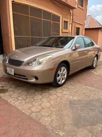 A picture of Lexus ES330