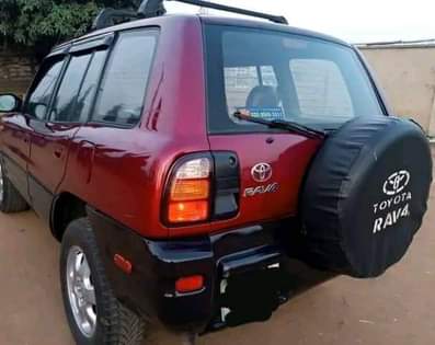 A picture of Toyota Rav4 2000 far sale 800k Call or WhatsApp 08144544347