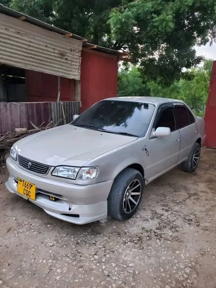 A picture of COROLLA 111 CQ MANUAL PRICE 2M FULL AC Dar CALL