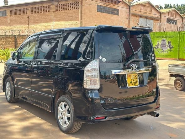 A picture of 2012 Toyota toyota noah