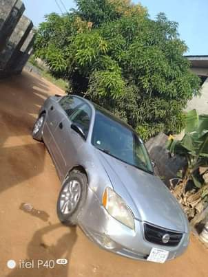 A picture of 2004 Nissan Altima