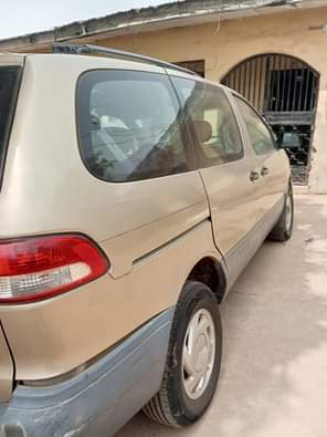 A picture of Toyota Sienna 2001 model for sale Clean first body and