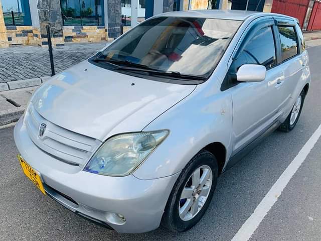 A picture of TOYOTA IST NAMBA C PIGA 255 714 550 592